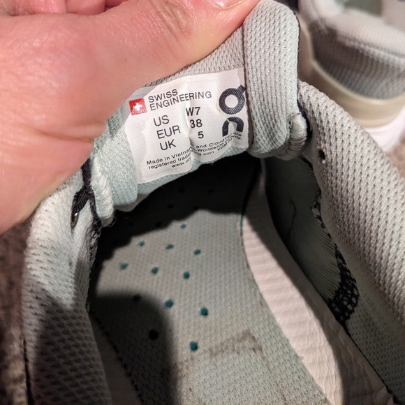 ON Cloud Flyer running shoes - Picture 6 of 9